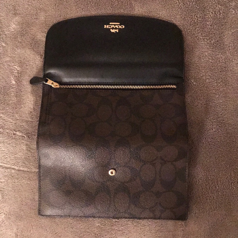 Classic Coach Wallet - Picture 5 of 5